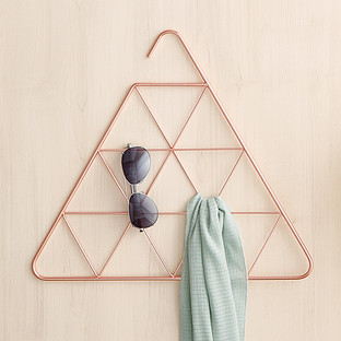 The Roomsafari Triangle Hanger