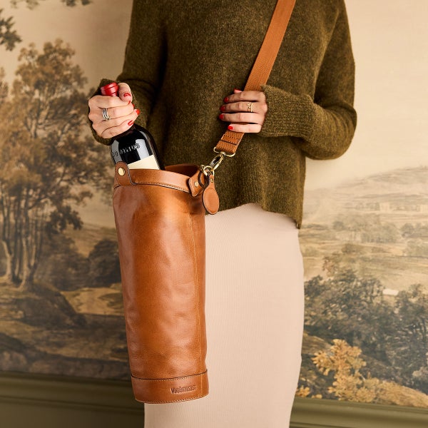 Wine Enthusiast Full Grain Vegetable Tanned Buffalo Leather Single Bottle Wine Bag