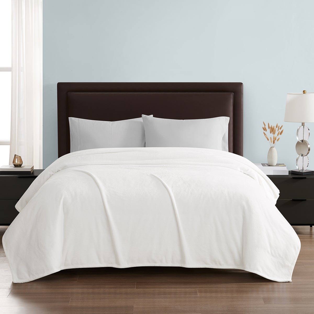 London Fog Full/Queen Blanket White