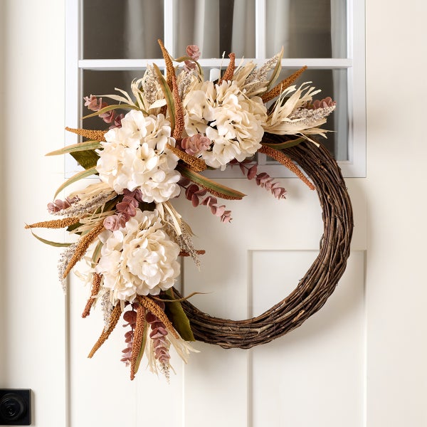 Hydrangea Foxtail 26in Wreath