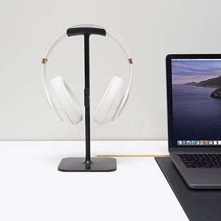Ezra 16.5" Led Table Lamp with Wireless Charging Pad and Rotating Shade - Classic Black