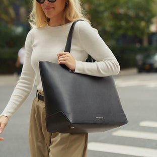 Modern Picnic Pebble tote Black